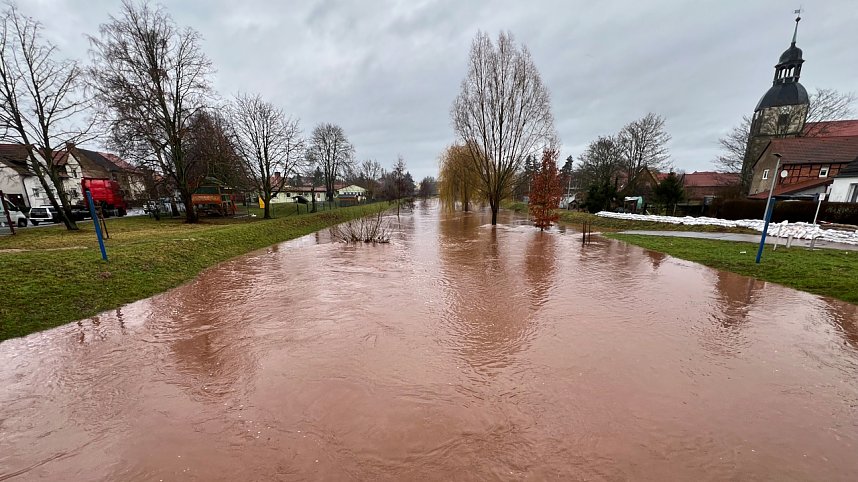 Hochwasser bei Sundhausen, Meldestufe 3 erreicht