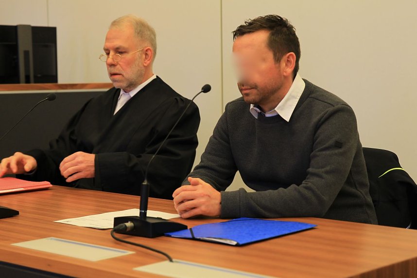 Todesfahrer muss sich f&uuml;r 7 Tote vor dem Amtsgericht M&uuml;hlhausen verantworten 