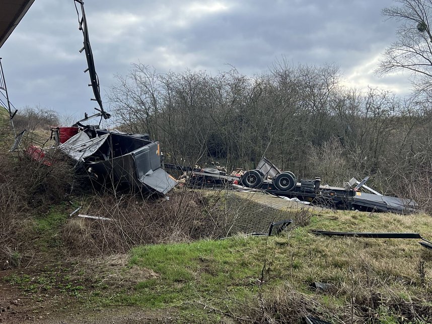 Schwerer Unfall auf der A38 bei Ro&szlig;la