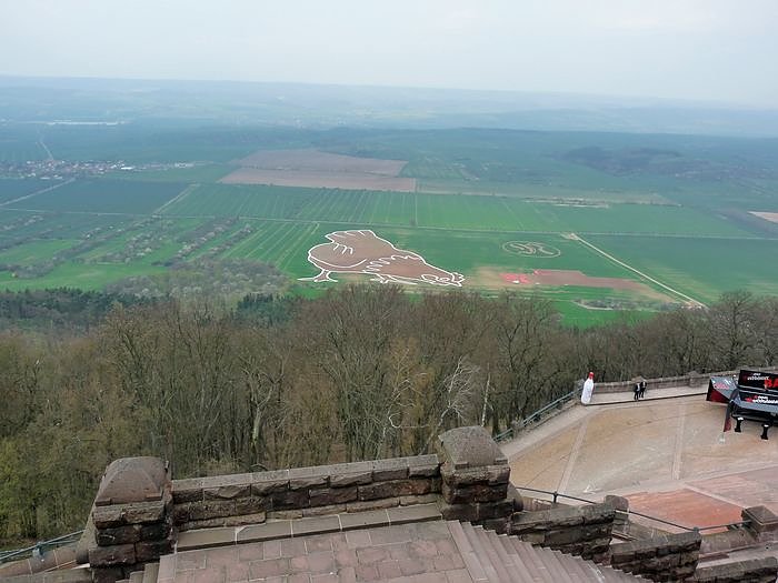 Henriette pickt am Kyffh&auml;user