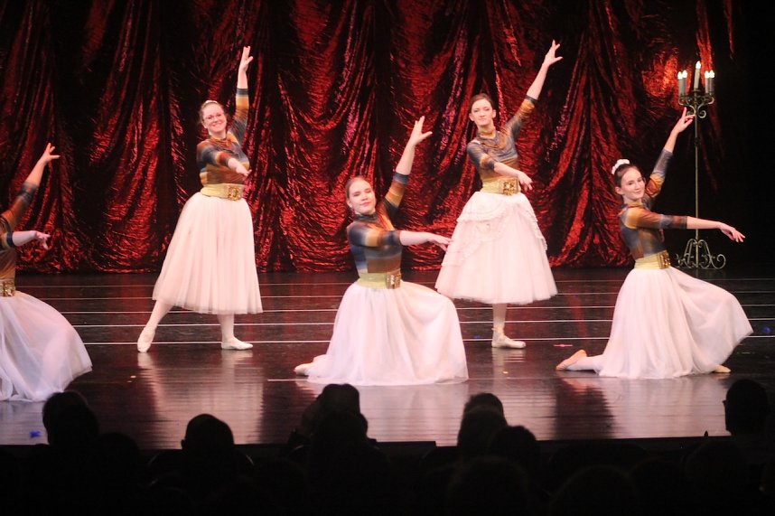 Auff&uuml;hrung des Tanzstudios Radeva