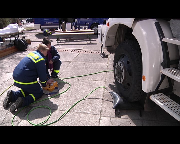 Der Girls Day bei der Polizei, dem THW, der Feuerwehr und der Maximator GmbH