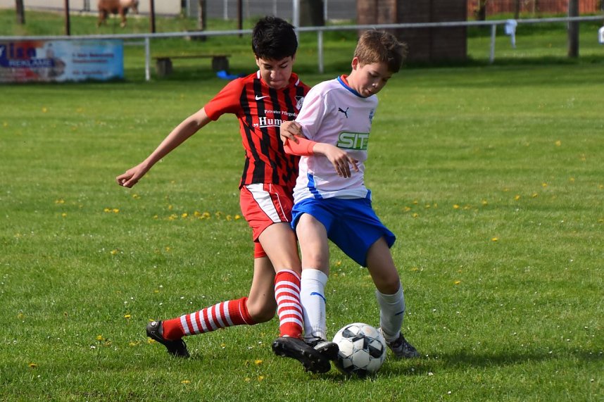 D-2 h&auml;lt Anschluss zur Tabellenspitze