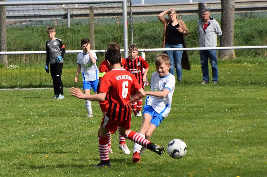 D-2 h&auml;lt Anschluss zur Tabellenspitze