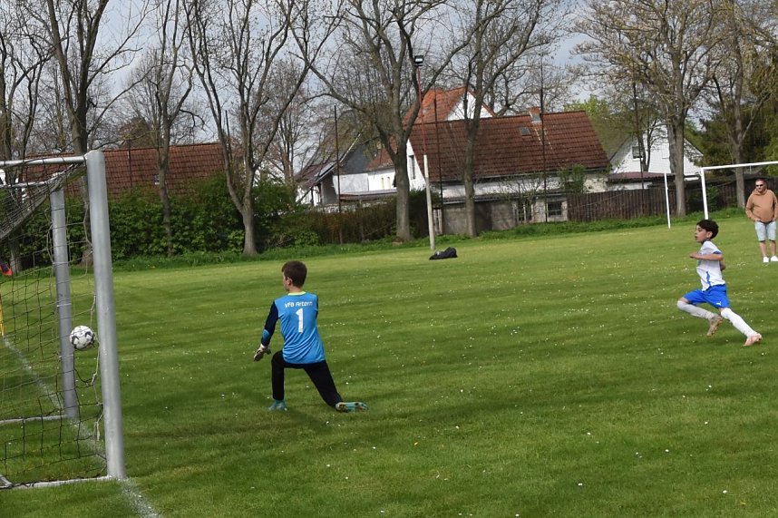 D-2 h&auml;lt Anschluss zur Tabellenspitze