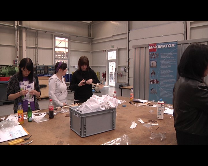 Der Girls Day bei der Polizei, dem THW, der Feuerwehr und der Maximator GmbH