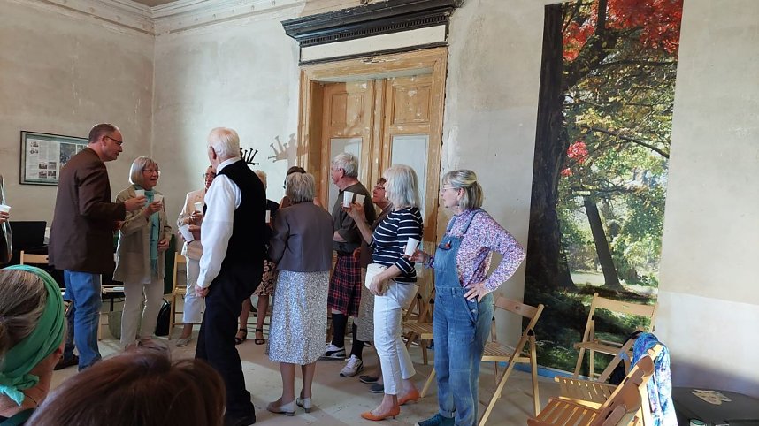 Ausverkaufte Premiere der "Silberdisteln" in der Villa Hohenrode