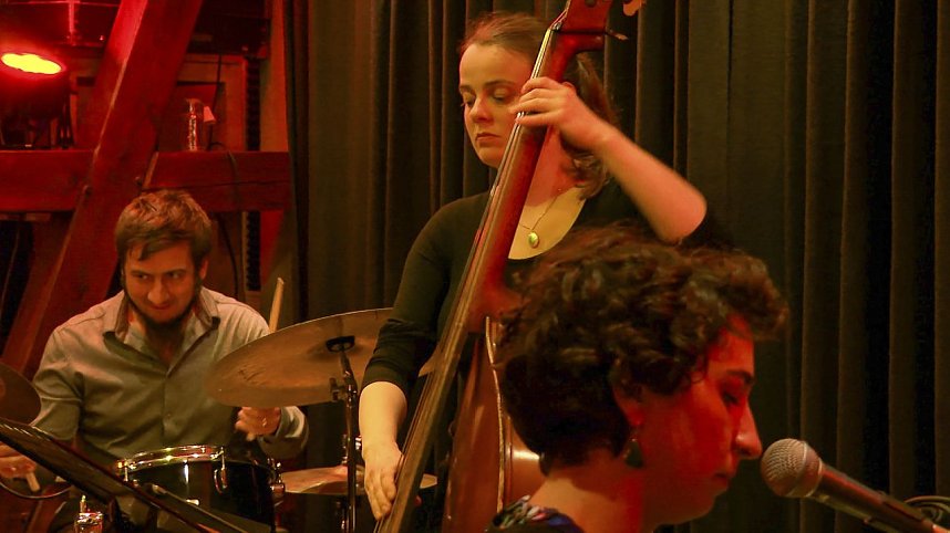 Das Alexandra Ivanova Trio in der Jazzmangel