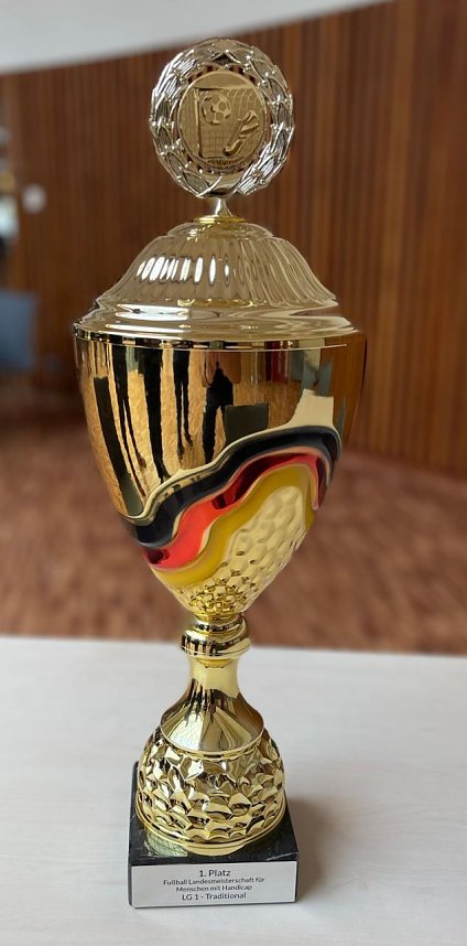 Die Mannschaft der Nordrth&uuml;ringer Werkst&auml;tten ist zum 5. mal Landesmeister geworden