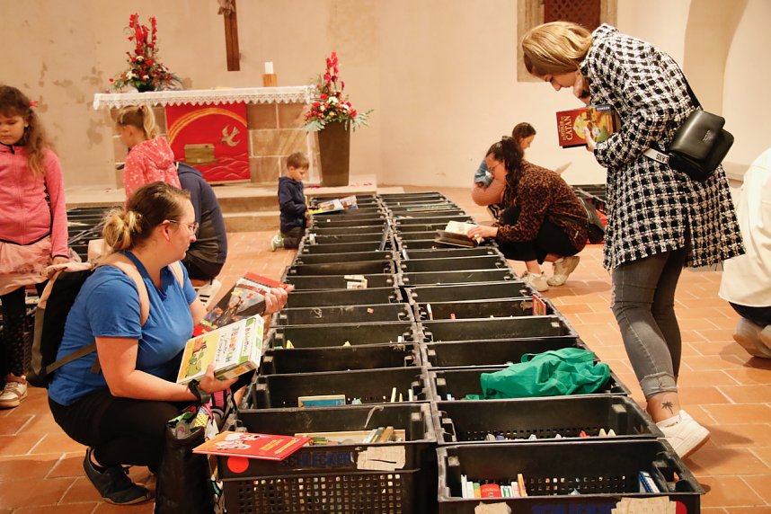 B&uuml;chermarkt vor der Blasii-Kirche