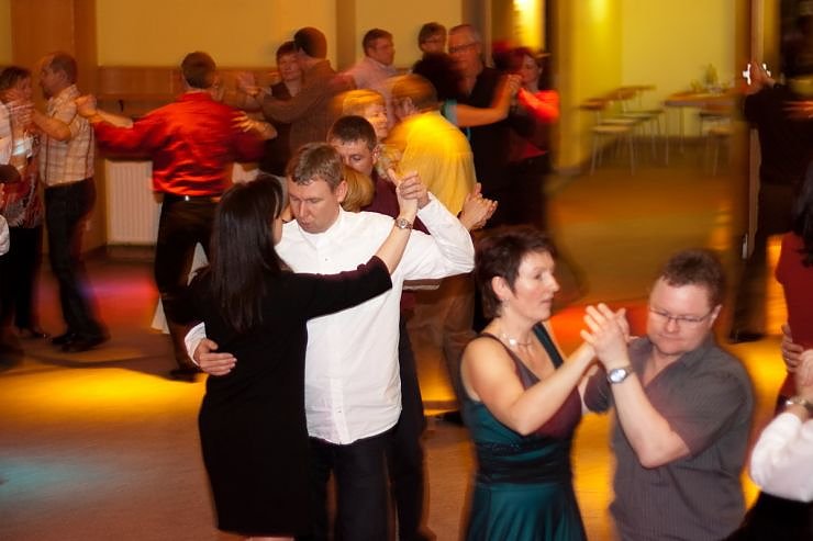 T&auml;nzer und T&auml;nzer im Jugendclubhaus