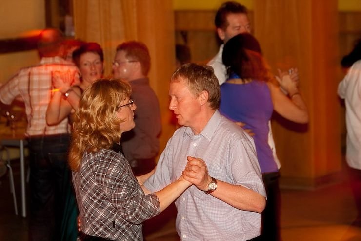 T&auml;nzer und T&auml;nzer im Jugendclubhaus