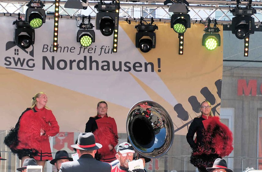 Gro&szlig;e Volksfeststimmung am 2. Tag auf dem Rolandsfest in Nordhausen