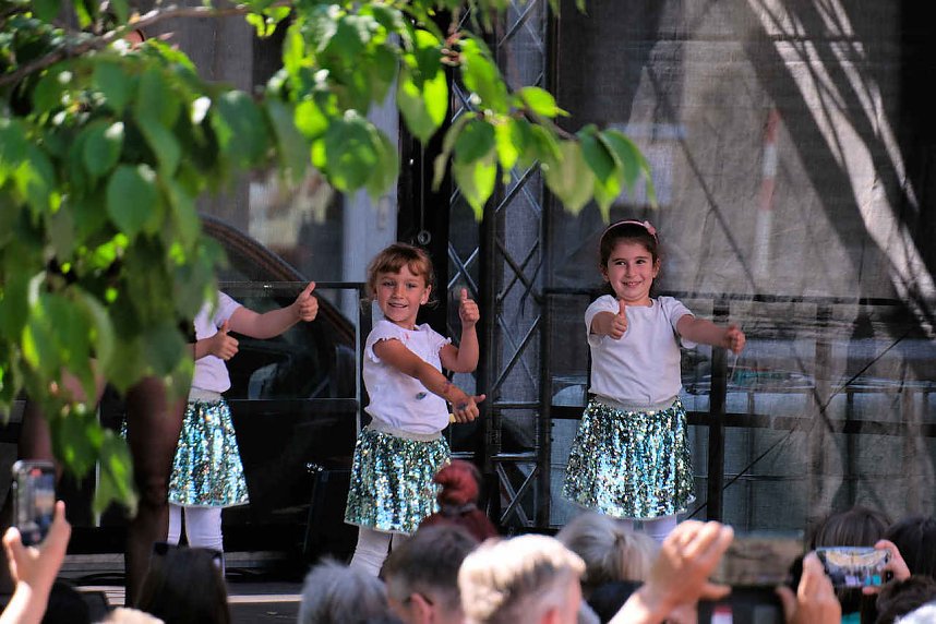 Gro&szlig;e Volksfeststimmung am 2. Tag auf dem Rolandsfest in Nordhausen