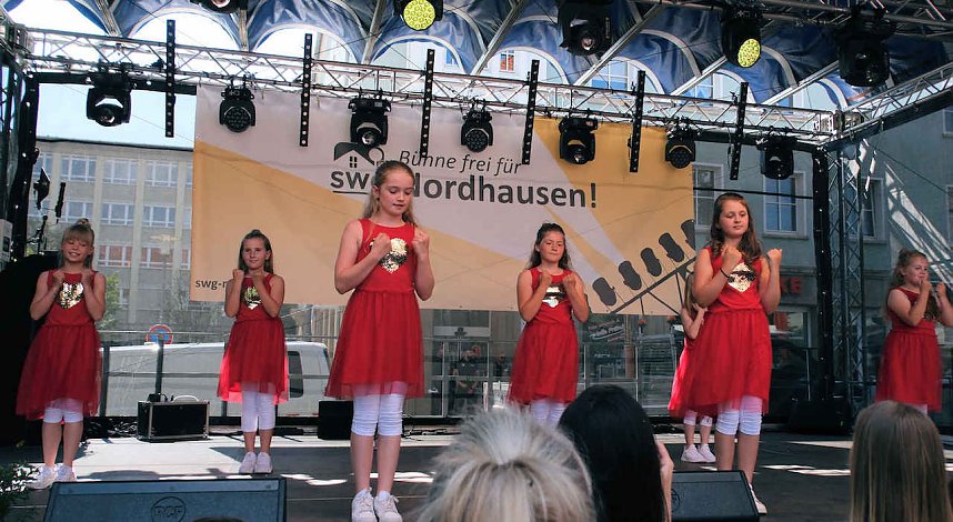 Gro&szlig;e Volksfeststimmung am 2. Tag auf dem Rolandsfest in Nordhausen