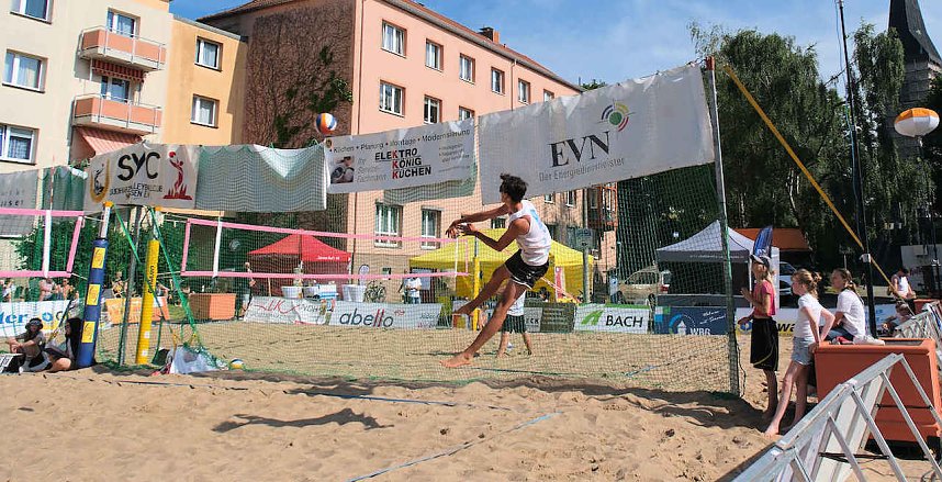 Gro&szlig;e Volksfeststimmung am 2. Tag auf dem Rolandsfest in Nordhausen