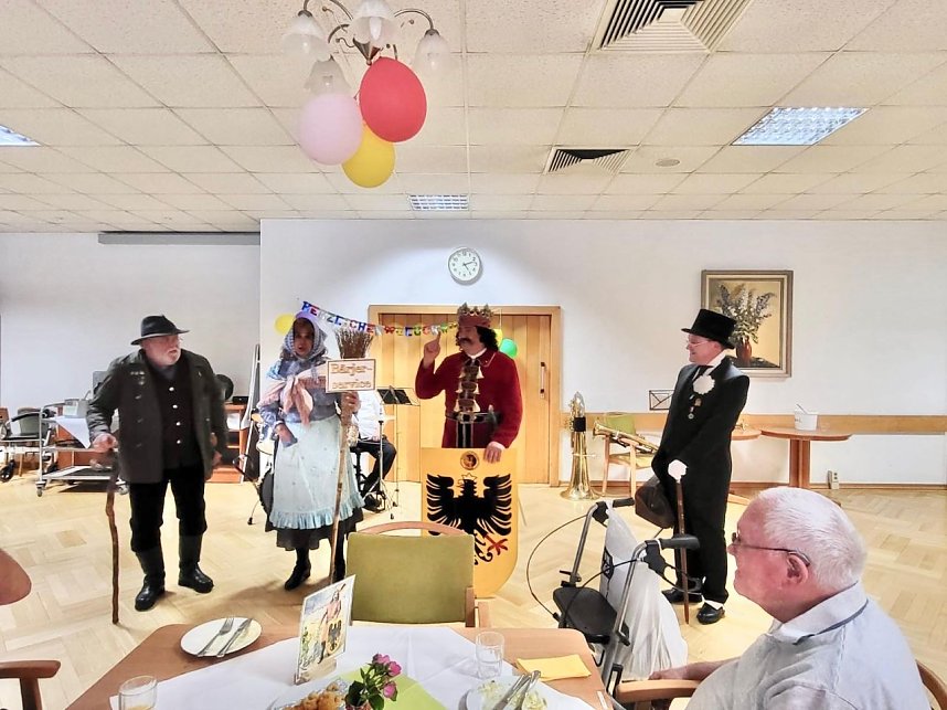 Alle Jahre wieder - die Rolandgruppe besuchte vor dem Fest auch den Ossietzky-Hof
