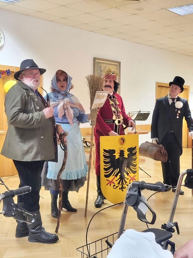 Alle Jahre wieder - die Rolandgruppe besuchte vor dem Fest auch den Ossietzky-Hof