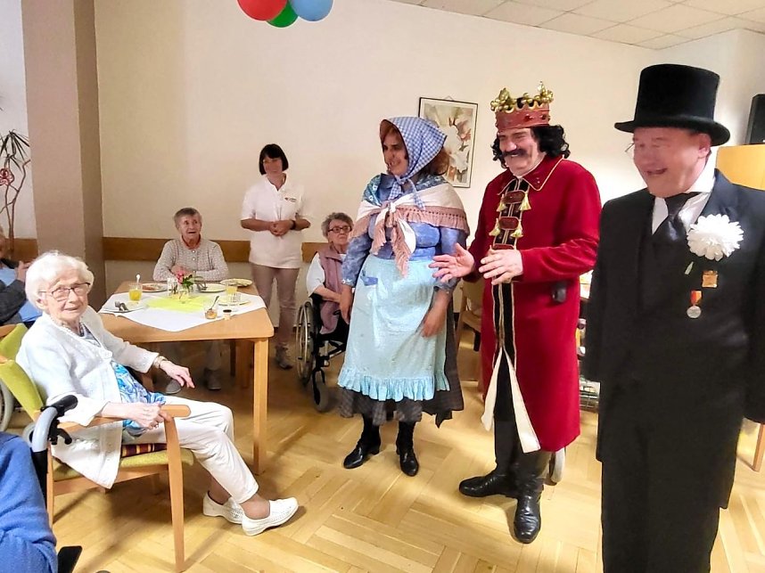 Alle Jahre wieder - die Rolandgruppe besuchte vor dem Fest auch den Ossietzky-Hof