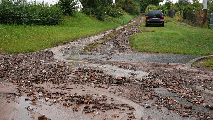 N&auml;chtlicher Starkregen hinterl&auml;sst Spuren in Salza