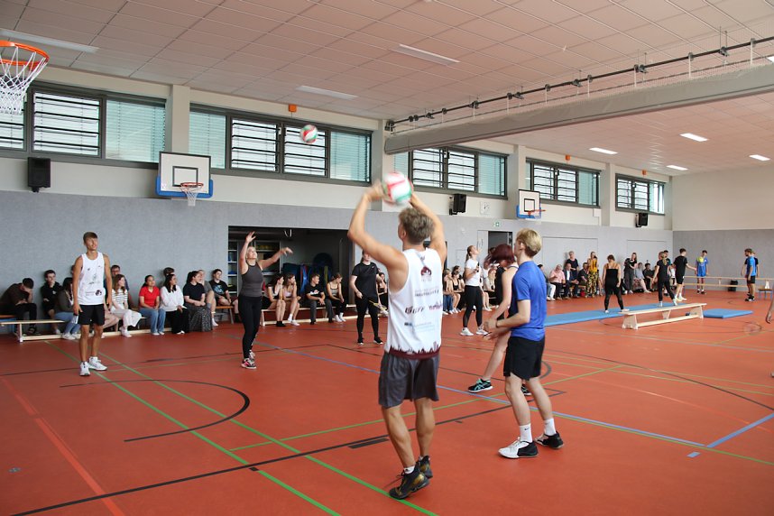 Einmal runderneuert - die Turnhalle der Nordh&auml;user Berufsschule wurde heute eingeweiht