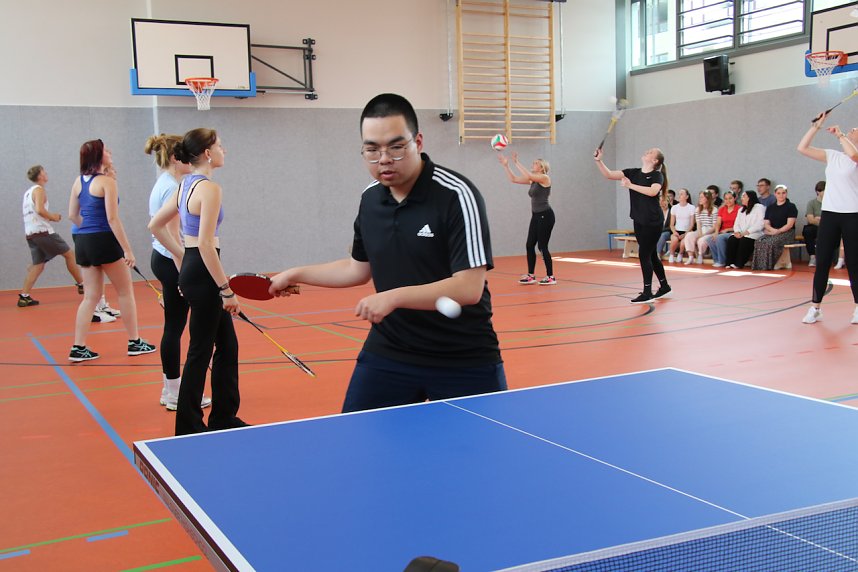 Einmal runderneuert - die Turnhalle der Nordh&auml;user Berufsschule wurde heute eingeweiht