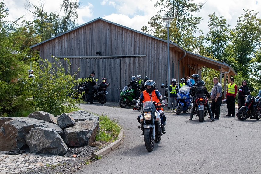 F&uuml;r die gute Sache durch den Harz - rund 80 Motorr&auml;der nahmen am "Ride for Charity" teil