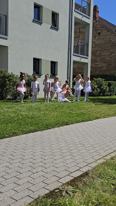 Die Eleven des Tanzstudio Radeva im Rolandhaus