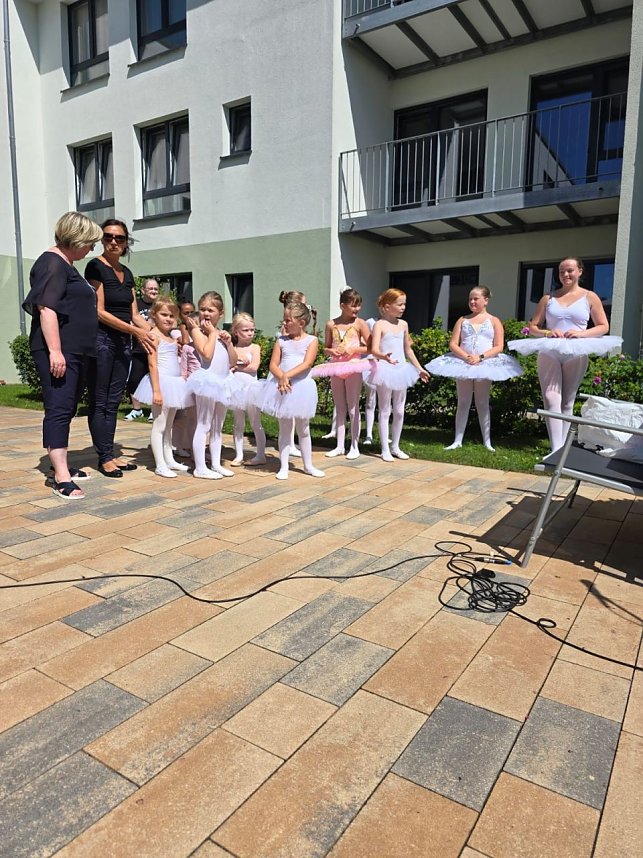 Die Eleven des Tanzstudio Radeva im Rolandhaus