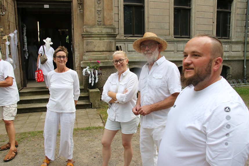 Diner en blanc in der Villa des Park Hohenrode