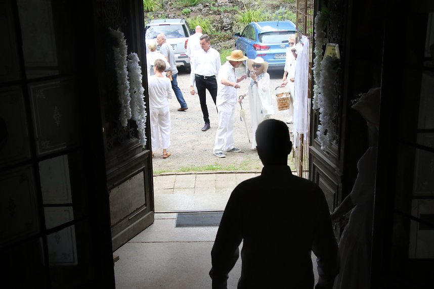 Diner en blanc in der Villa des Park Hohenrode