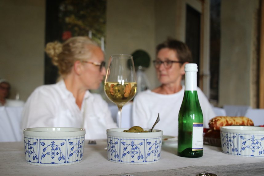Diner en blanc in der Villa des Park Hohenrode
