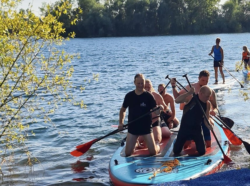 Trafen &uuml;ber und unter Wasser