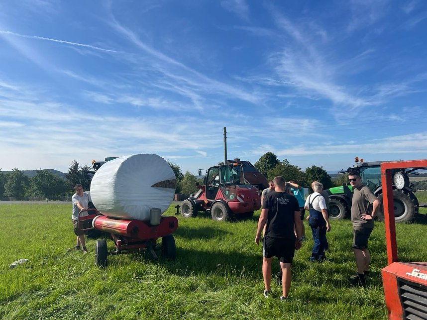Ein M&auml;rchenschloss aus Stroh in Gro&szlig;lohra