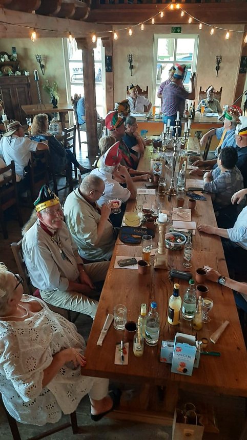 Schlaraffen auf der Burg