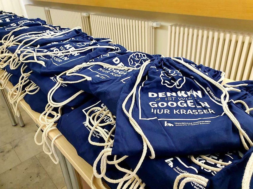 Die Neuen werden in der Hochschule begr&uuml;&szlig;t