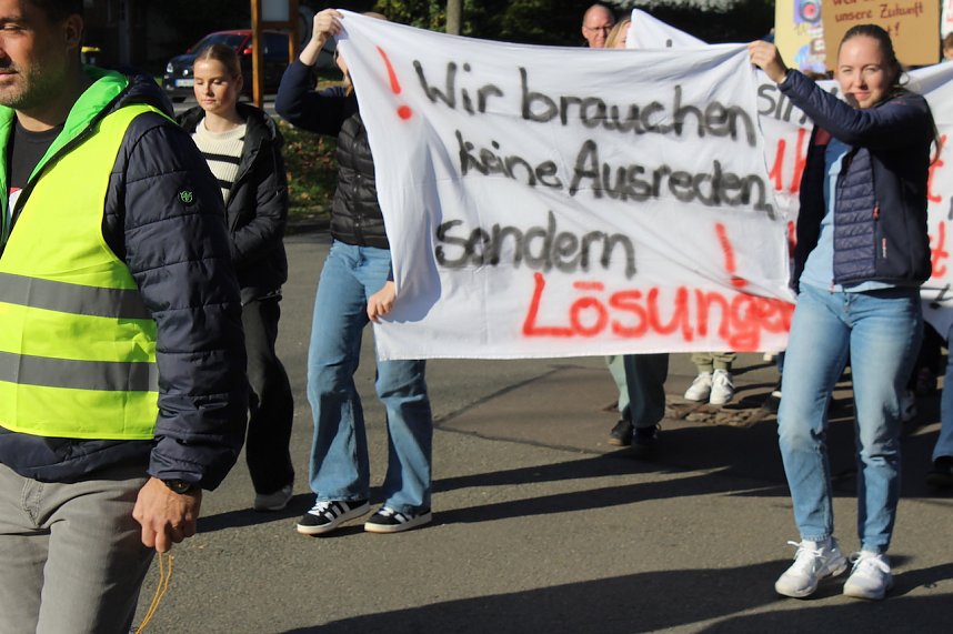 Protestdemo gegen die schlechten Bedingungen an der Regelschule in Niedrsachswerfen