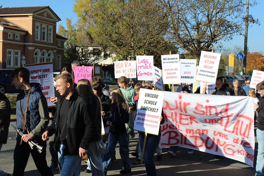 Protestdemo gegen die schlechten Bedingungen an der Regelschule in Niedrsachswerfen