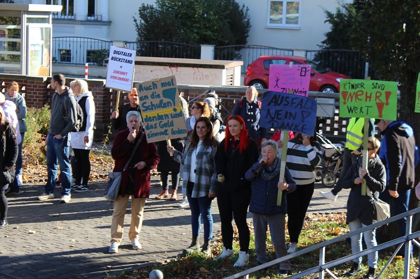 Protestdemo gegen die schlechten Bedingungen an der Regelschule in Niedrsachswerfen