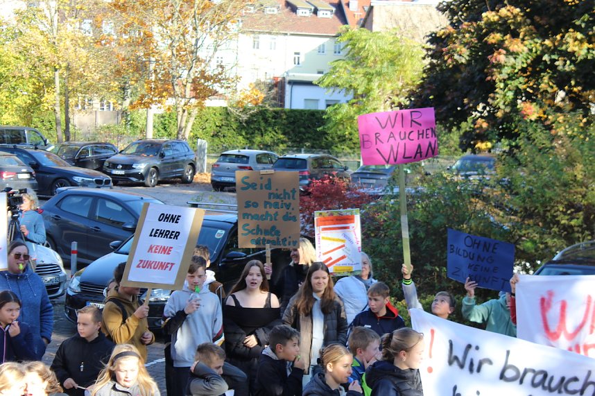 Protestdemo gegen die schlechten Bedingungen an der Regelschule in Niedrsachswerfen