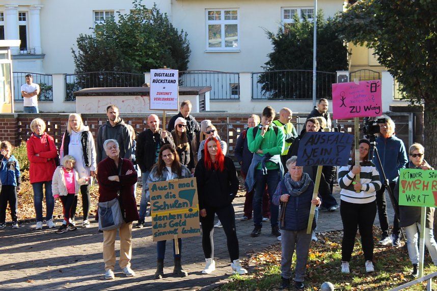 Protestdemo gegen die schlechten Bedingungen an der Regelschule in Niedrsachswerfen