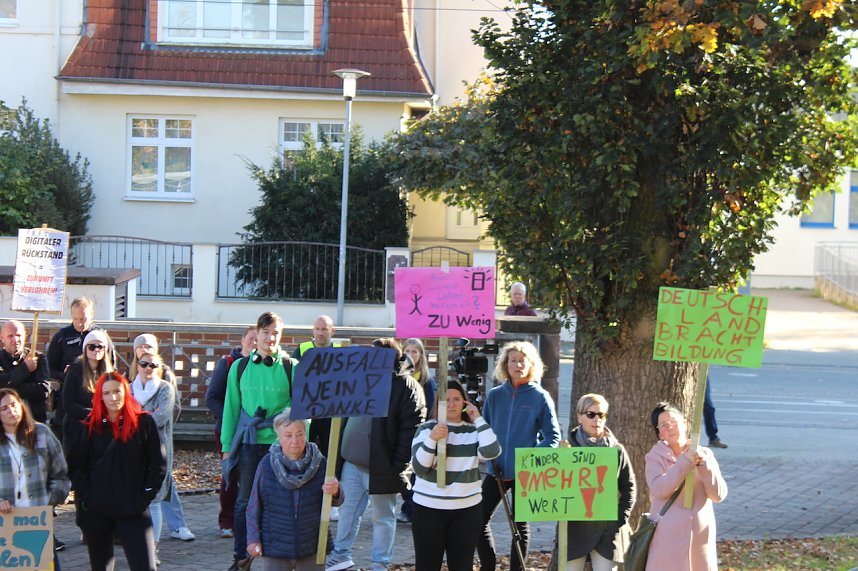 Protestdemo gegen die schlechten Bedingungen an der Regelschule in Niedrsachswerfen