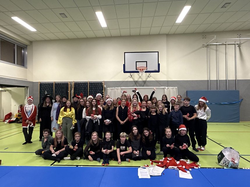 Weihnachtsmarkt und festliches Programm an der Regelschule Niedersachswerfen