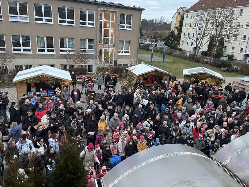 Weihnachtsmarkt und Spenden&uuml;bergabe an der Heinz Sielmann Grundschule