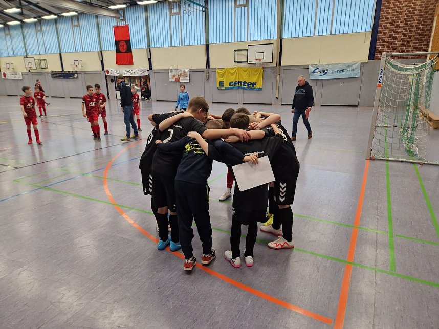 Sch&ouml;nes Vorweihnachtsgeschenk: Die D-Junioren von G&ouml;rsbach/Auleben gewinnen ein Turnier in Kelbra