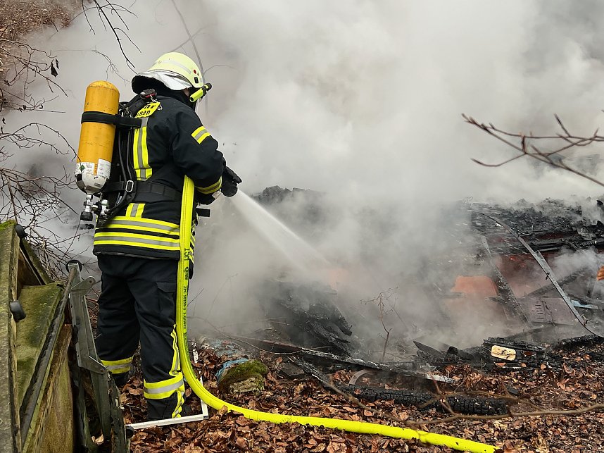 Feuerwehreinsatz auf dem alten Campingplatz bei Hainrode