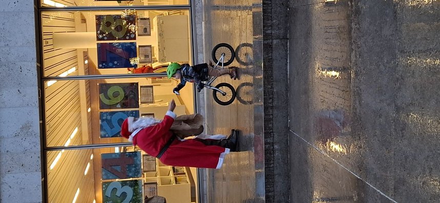 Verlosungsaktion der Nordh&auml;user Rotarier und Lions vor der Bibliothek 