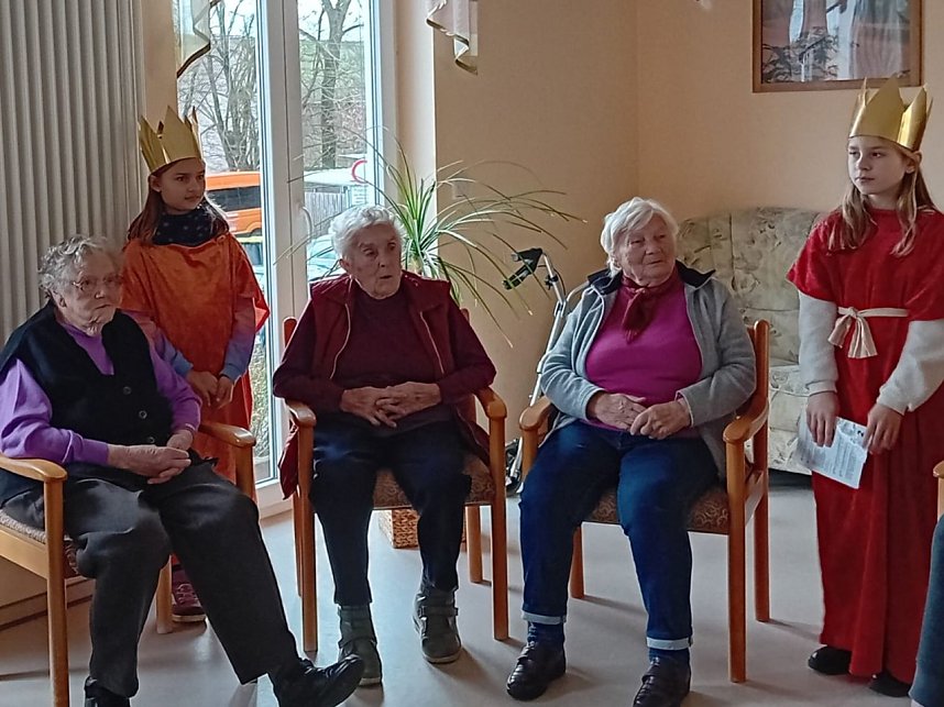 Sternsinger zu Besuch in der Diakonie Tagespflege in G&uuml;nzerode