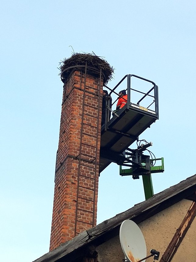 Sanierungsarbeiten am Storchennest in Winderhausen