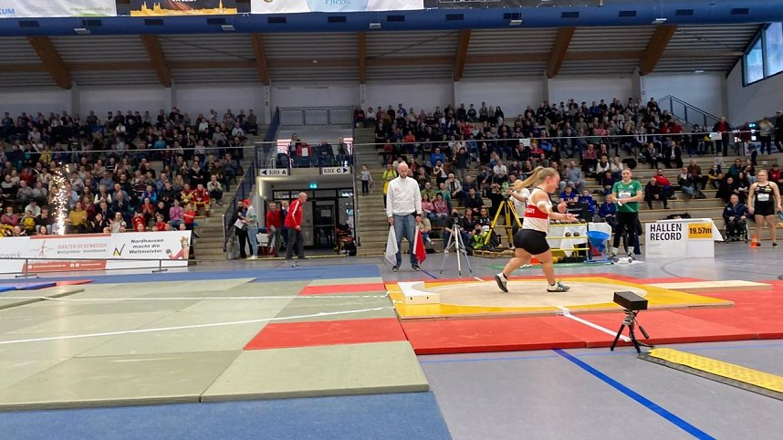 Der Wettkampf der Damen beim Kugelsto&szlig;en Indoor in Nordhausen